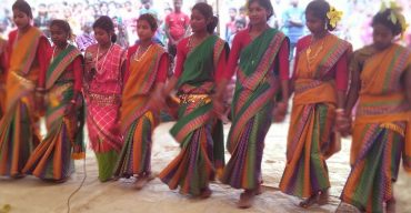 ‘বাহা পরব” উৎসবে মাতল গোবিন্দগঞ্জের সাঁওতাল নারীরা