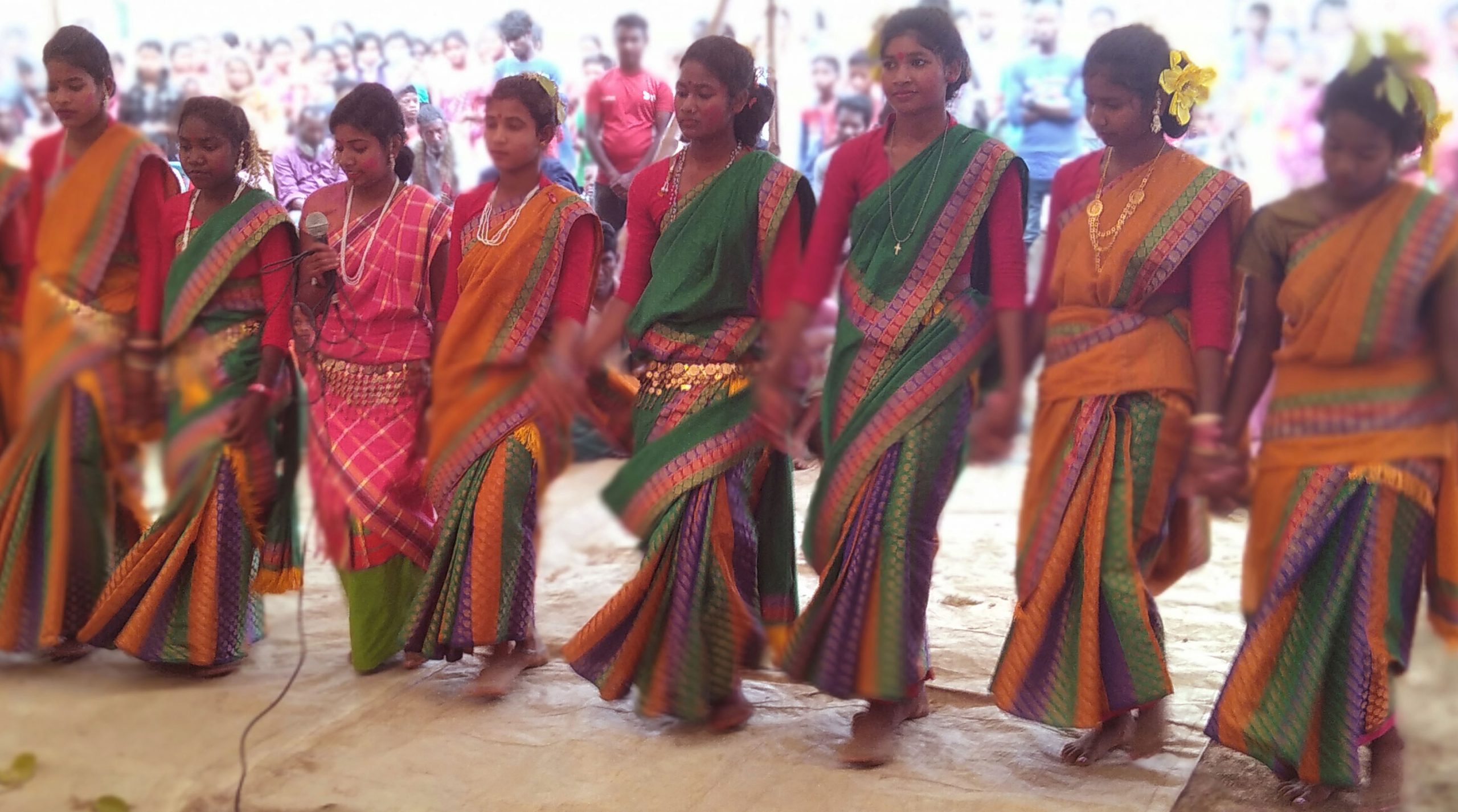 ‘বাহা পরব” উৎসবে মাতল গোবিন্দগঞ্জের সাঁওতাল নারীরা