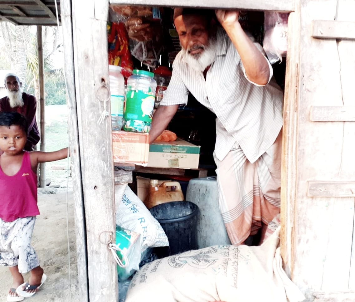 রামপালে ইউপি সদস‍্যের বিরুদ্ধে ভিজিডির চাল আত্মসাতের অভিযোগ