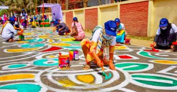 সড়কে আলপনা অংকনের কাজ শেষ, গিনেস বুক অব ওয়ার্ল্ড রেকর্ডের অপেক্ষায় গাইবান্ধা