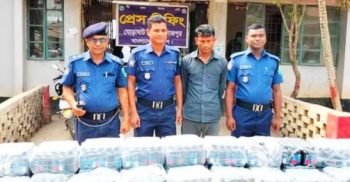 ঘোড়াঘাটে চালের ট্রাকে মিলল ৮০০ বোতল ফেনসিডিল, হেলপার আটক