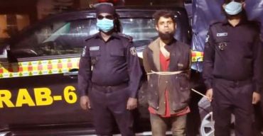 মোরেলগঞ্জে দেশীয় অস্ত্রসহ ১১ মামলার আসামি আটক