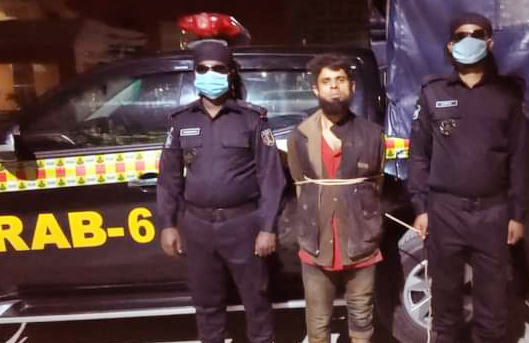 মোরেলগঞ্জে দেশীয় অস্ত্রসহ ১১ মামলার আসামি আটক