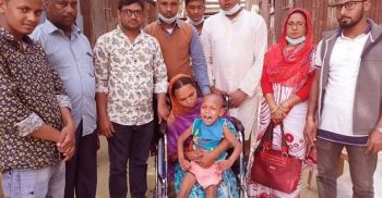 নিউ লাইফ ফাউন্ডেশনের উদ্যোগে প্রতিবন্ধী বরাত মিয়া পেল হুইল চেয়ার