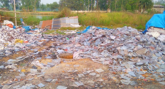 ব্যাটারি পুড়িয়ে সিসা তৈরীর কারখানার পয়জনিংয়ে মারা গেছে অর্ধশত গরু