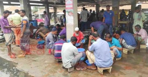 রামপাল ফয়লাহাটে চিংড়ি পোনা ব‍্যবসাকে কেন্দ্র করে কোটি টাকার চাঁদাবাজি