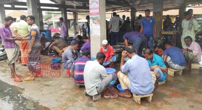 রামপাল ফয়লাহাটে চিংড়ি পোনা ব‍্যবসাকে কেন্দ্র করে কোটি টাকার চাঁদাবাজি