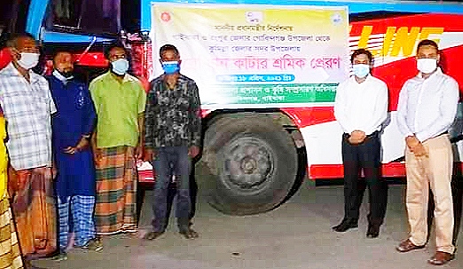 প্রথম দফায় গোবিন্দগঞ্জ থেকে ৩৩জন কৃষি শ্রমিককে পাঠানো হলো কুমিল্লায়