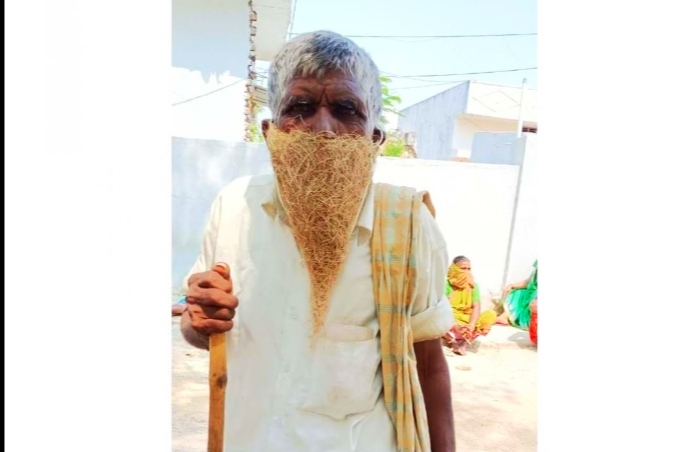 তিনি জানতেন, মাস্ক ছাড়া তাকে সরকারি অফিসে ঢুকতে দেওয়া হবে না