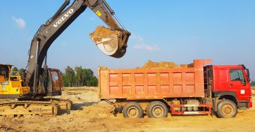 গোবিন্দগঞ্জে বালুখেকোদের দৌরাত্ম্য বৃদ্ধি