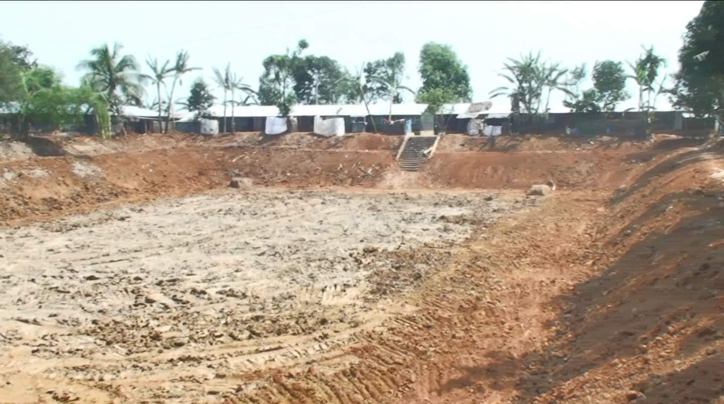 সাদুল্লাপুরে আ’লীগ নেতার বিরুদ্ধে পুকুর পুনঃখননে অনিয়ম-লুটপাটের অভিযোগ