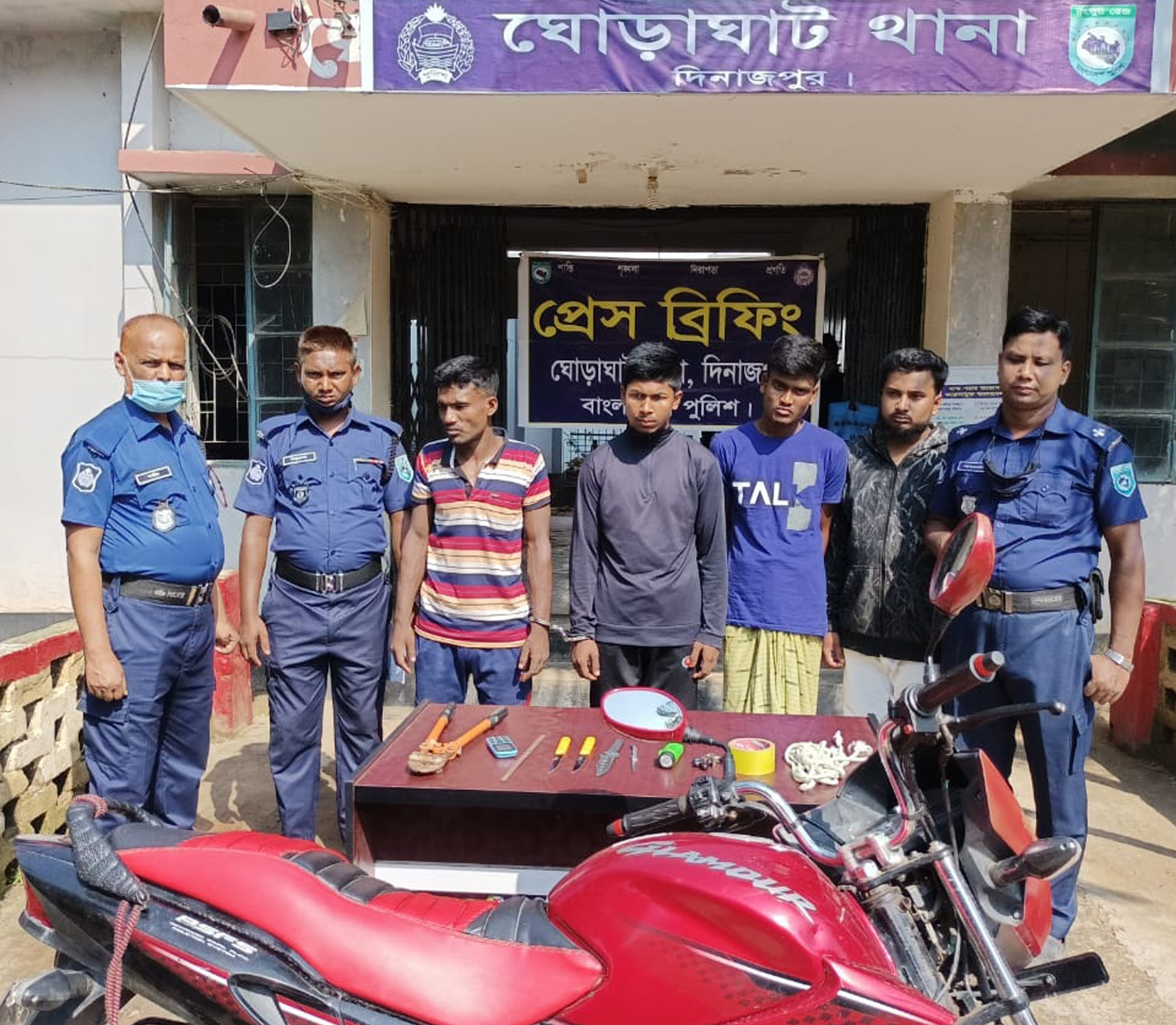 ঘোড়াঘাটে ডাকাতির প্রস্তুতিকালে ৪ যুবক আটক