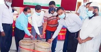 গোবিন্দগঞ্জে চলতি মৌসুমে ইরি-বোরো ধান, গম ক্রয়ের উদ্বোধন