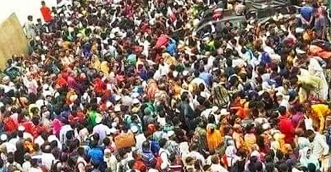 মানিকগঞ্জের পাটুরিয়া ঘাটে জনস্রোত