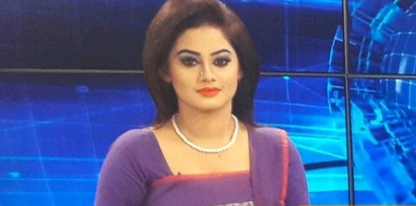 সংবাদ পাঠিকার প্রেমে তিন প্রেমিক