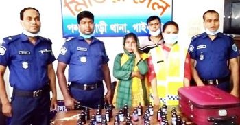 পলাশবাড়ীতে এক নারীর ব্যাগে মিলল ৩৯ বোতল ফেনসিডিল