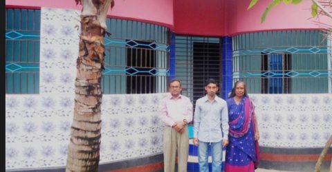 টিউশনের টাকা জমিয়ে মা-বাবাকে দৃষ্টিনন্দন বাড়ী উপহার