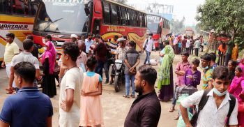 বগুড়ায় দুরপাল্লার বাস আটক, যাত্রীদের ভোগান্তি