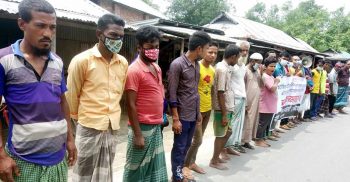 অটোরিকশা বন্ধের সিদ্ধান্ত বাতিলের দাবিতে মানববন্ধন