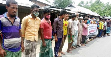 অটোরিকশা বন্ধের সিদ্ধান্ত বাতিলের দাবিতে মানববন্ধন