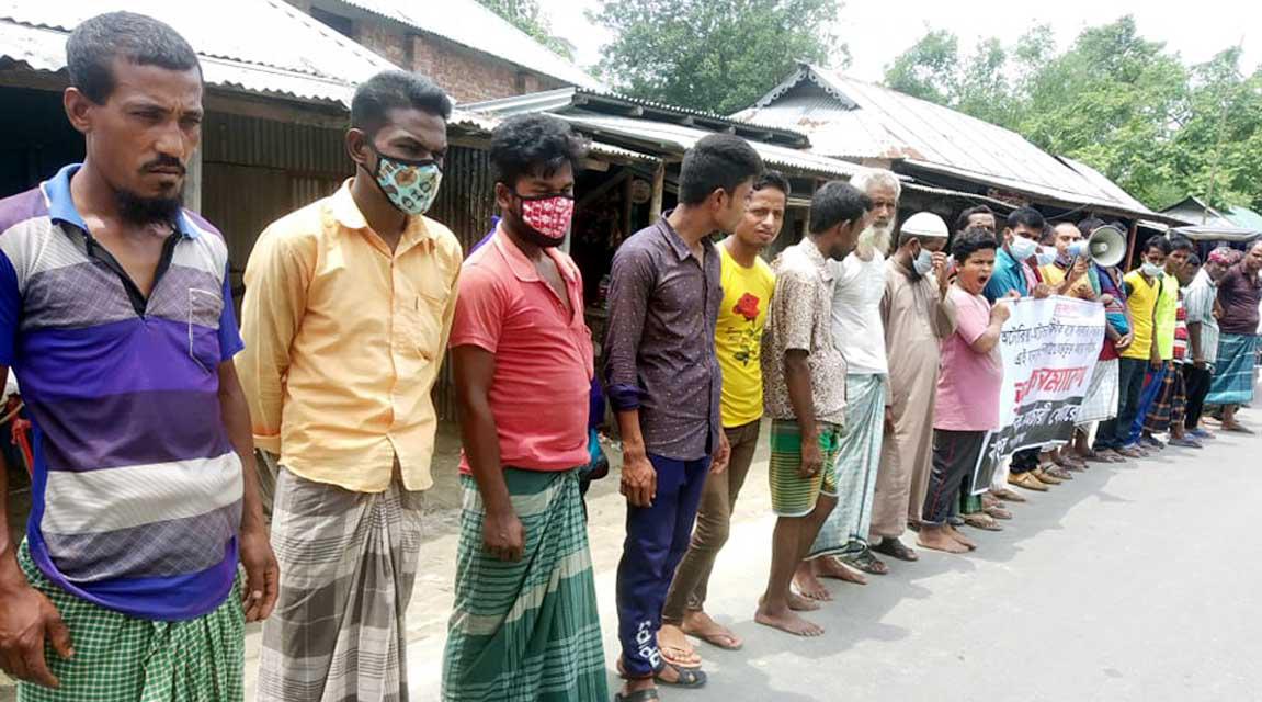 অটোরিকশা বন্ধের সিদ্ধান্ত বাতিলের দাবিতে মানববন্ধন