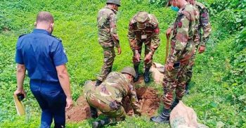 এলাকায় আতঙ্ক; গোবিন্দগঞ্জে উদ্ধারকৃত শক্তিশালী মর্টার সেলটির বিস্ফোরণ ঘটিয়েছে সেনাবাহিনীর বোমা নিস্ক্রিয়কারী দল