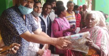 সাঁওতালপল্লীর ৫০০ পরিবারের মাঝে নাহিদ ফাউন্ডেশনের উদ্যোগে বস্ত্র বিতরণ