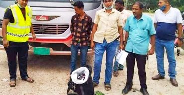 পলাশবাড়ীতে ৭৪ বোতল ফেনসিডিল সহ গ্রেপ্তার ১