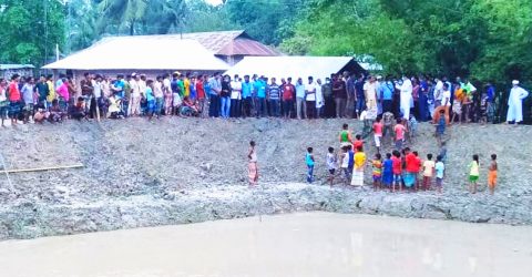 এমপির তৎপরতায় পানি বন্দী জীবন থেকে মুক্তি পেল একটি গ্রাম