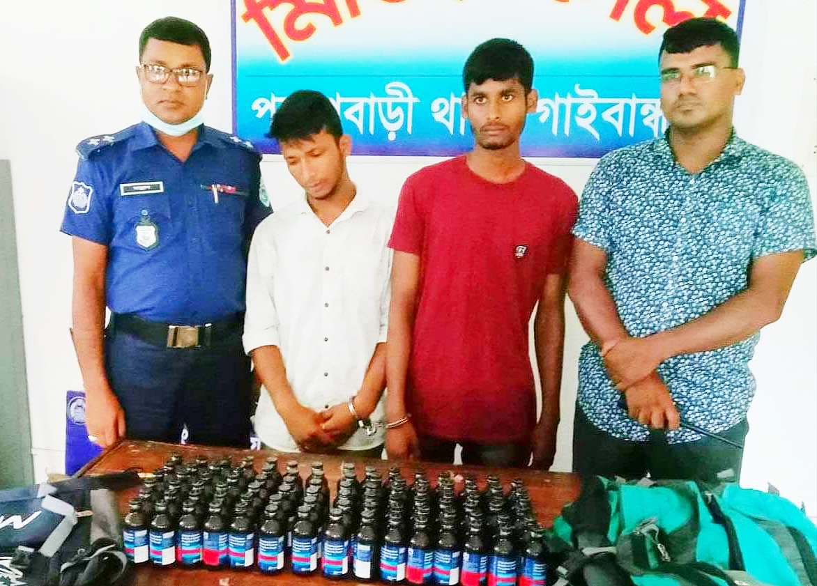 পলাশবাড়ীতে ফেনসিডিলসহ ২ মাদক ব্যবসায়ী গ্রেপ্তার