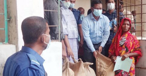 অবশেষে ছয় মাসের ভিজিডির সেই চাল বিতরণ