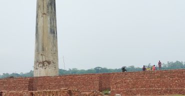 পলাশবাড়ীতে অবৈধভাবে গড়ে উঠছে ইটভাটা ; হুমকিতে পড়বে পরিবেশ