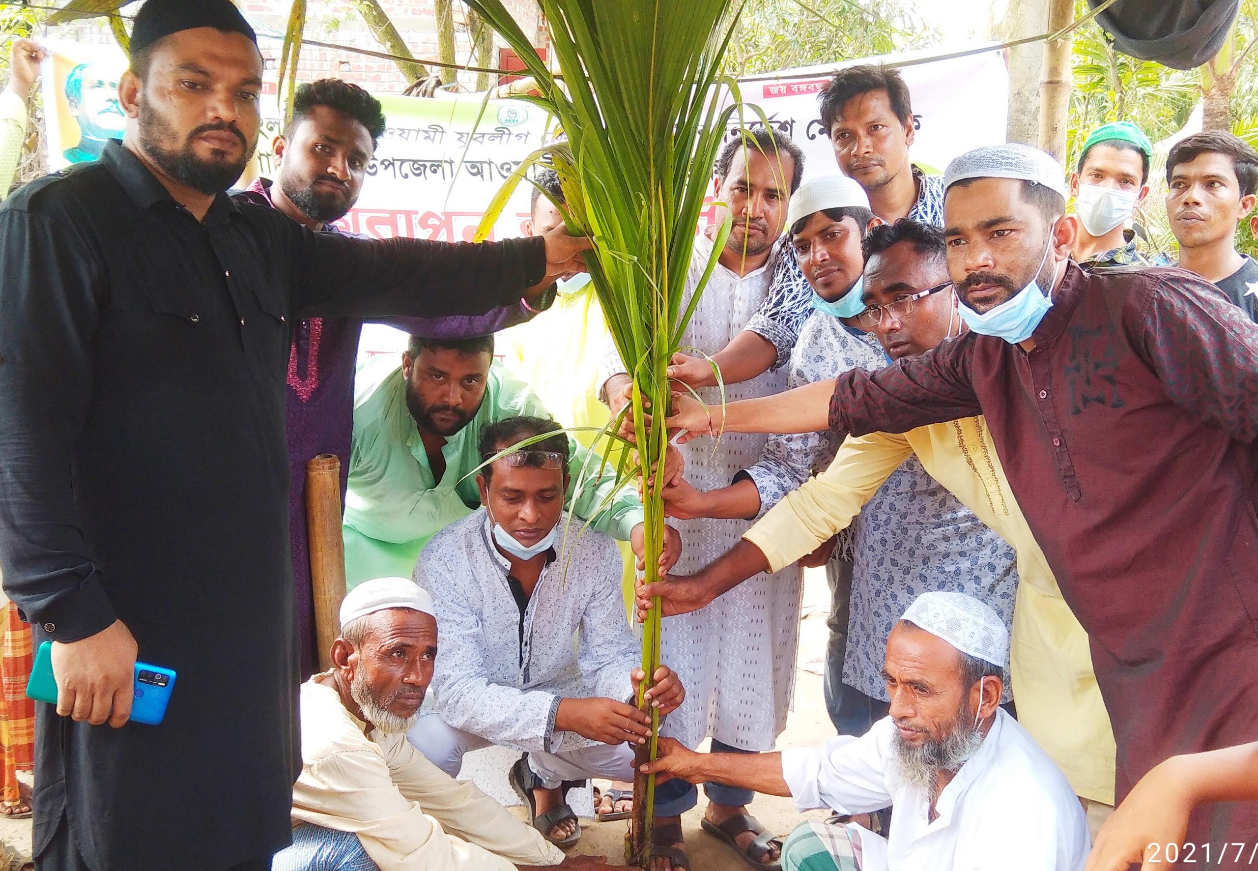 বঙ্গবন্ধুর জন্মশতবর্ষ উপলক্ষে গোবিন্দগঞ্জ উপজেলা যুবলীগের বৃক্ষরোপন কর্মসূচি