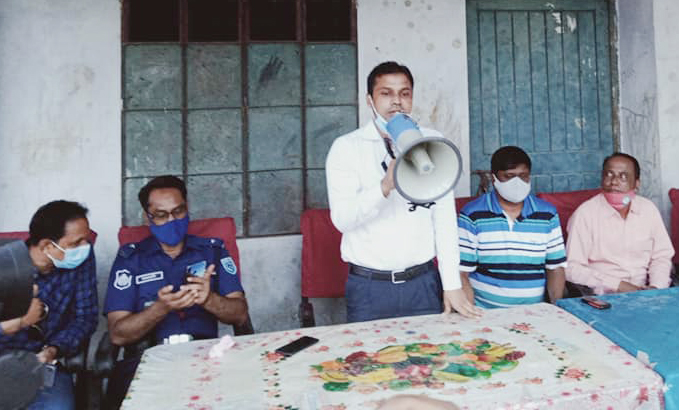 সিএনজি চালকের মাঝে প্রধানমন্ত্রীর মানবিক ত্রাণ সহায়তা বিতরণ