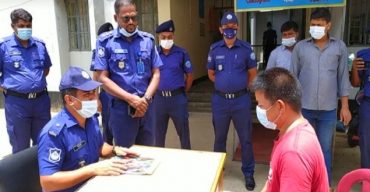 মানুষের সঙ্গে ভালো আচরণ এবং উন্নত পেশাদারিত্বের কলাকৌশল শেখাচ্ছেন পুলিশকে