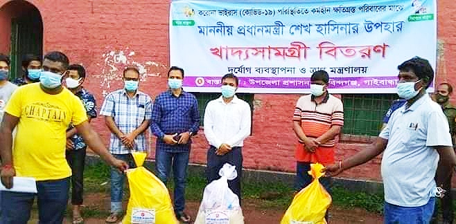 হরিজন সম্প্রদায় ও কর্মহীন সিএনজি চালকদের মাঝে প্রধানমন্ত্রীর মানবিক সহায়তা বিতরণ