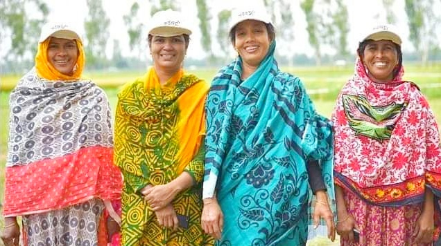 গাইবান্ধায় গরু পালনে স্বাবলম্বী কয়েকজন নারী