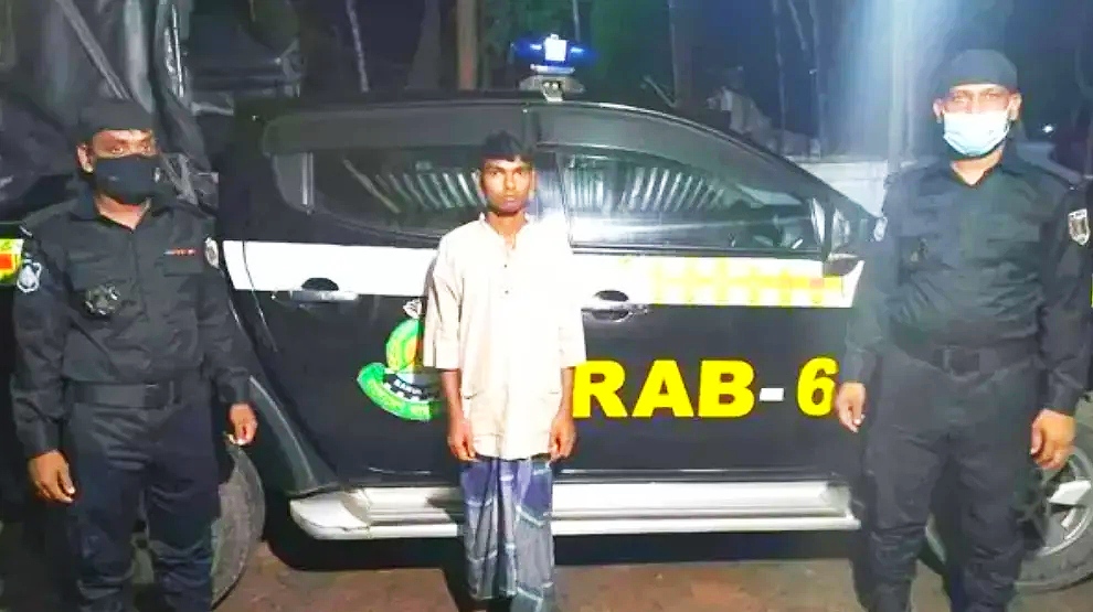 সাতক্ষীরায় র‌্যাবের হাতে ফেনসিডিল সহ গ্রেপ্তার ১