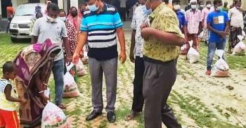 গোবিন্দগঞ্জে প্রধানমন্ত্রীর মানবিক খাদ্যসামগ্রী বিতরণ