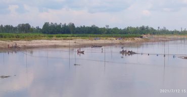 অবৈধভাবে বালু উত্তোলন কেন বন্ধ হচ্ছে না এমন প্রশ্ন সচেতন মহলের