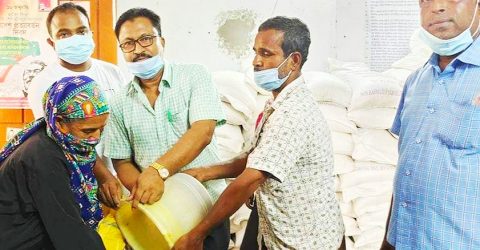 রামপালে অসহায় ও দুস্থদের মাঝে ভিজিএফ- এর চাল বিতরণ