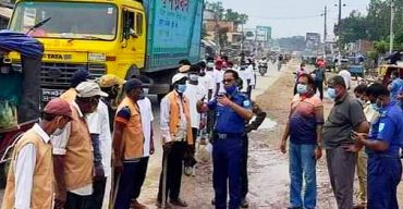 গোবিন্দগঞ্জে যানজট নিরসনে স্বেচ্ছাসেবক মোতায়েন