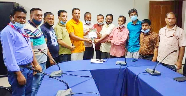 পলাশবাড়ী রিপোর্টার্স ইউনিটির সাংবাদিকদের সঙ্গে নবাগত ওসির মতবিনিময়