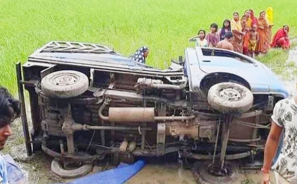 নাটোরে পিকআপ খাদে পড়ে পাঁচজন নিহত