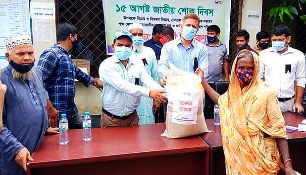 গোবিন্দগঞ্জে নর্দান ইলেক্ট্রিসিটি সাপ্লাই কোম্পানী লিমিটেডের উদ্যোগে দুঃস্থ অসহায় পরিবারের মাঝে খাদ্য সামগ্রী বিতরন