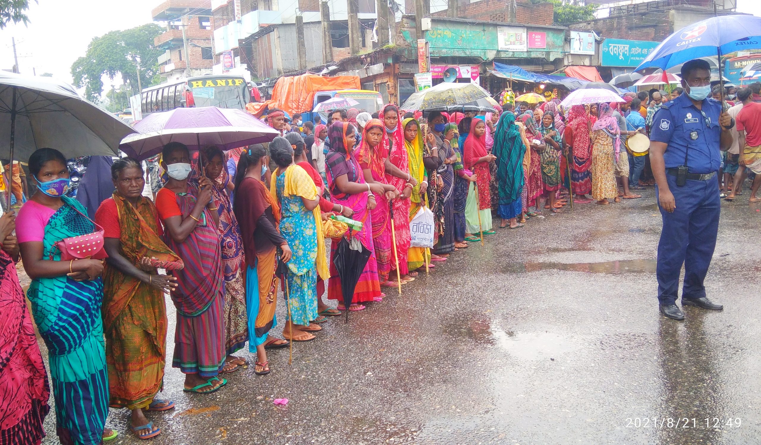 বাপ-দাদার জমিতে বেপজার কার্যক্রম বন্ধসহ সাঁওতাল হত্যার বিচার দাবীতে বিক্ষোভ-মানববন্ধন