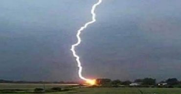 গোবিন্দগঞ্জে বজ্রপাতে গরুসহ এক নারীর মৃত্যু