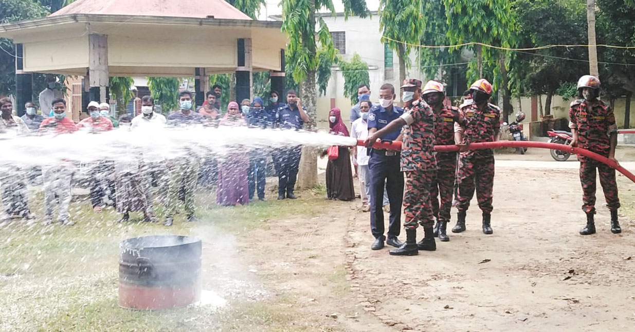 ঘোড়াঘাটে অগ্নি নির্বাপন মহড়া অনুষ্ঠিত