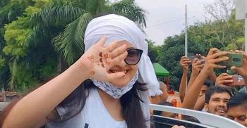 আলোচিত চিত্রনায়িকা পরীমণি কাশিমপুর কেন্দ্রীয় মহিলা কারাগার থেকে মুক্তি