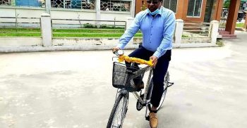 গ্রাম পুলিশ সদস্যদের মাঝে বাইসাইকেল বিতরণ